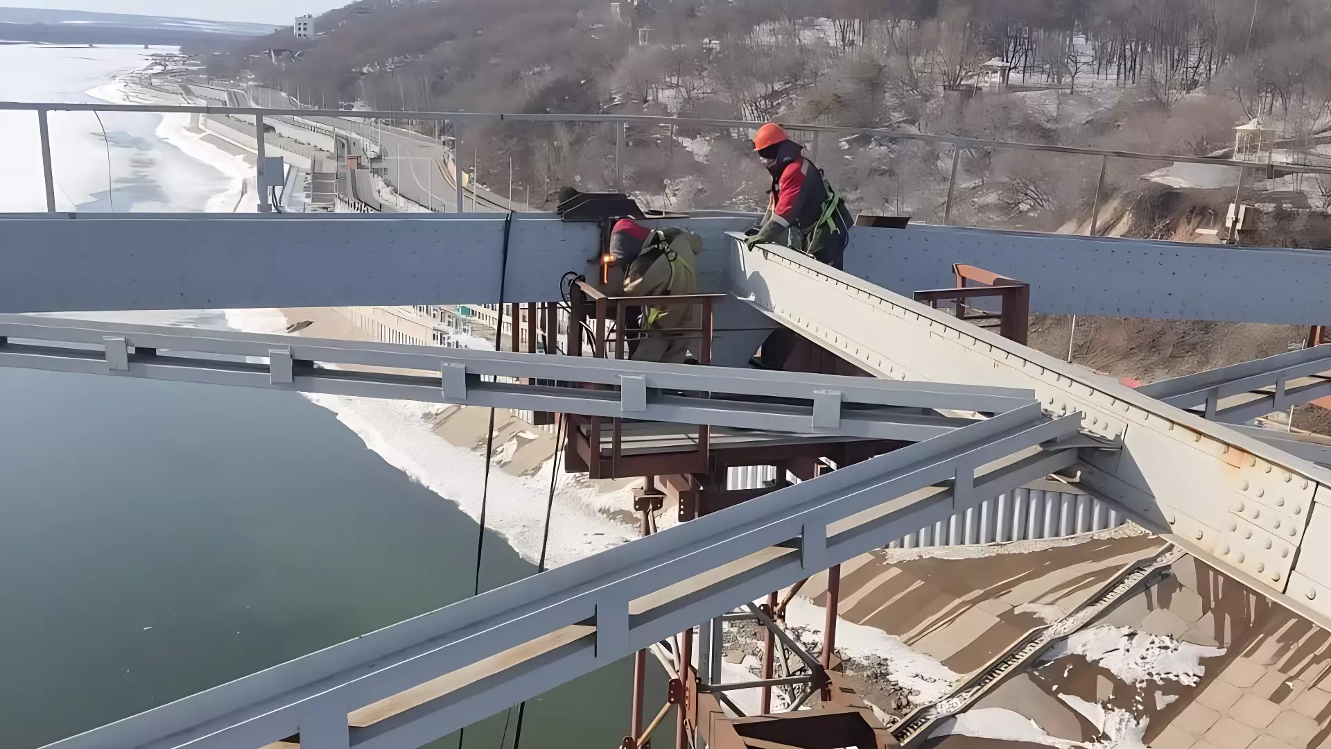 Рабочие начали самый сложный этап ремонта моста в Уфе