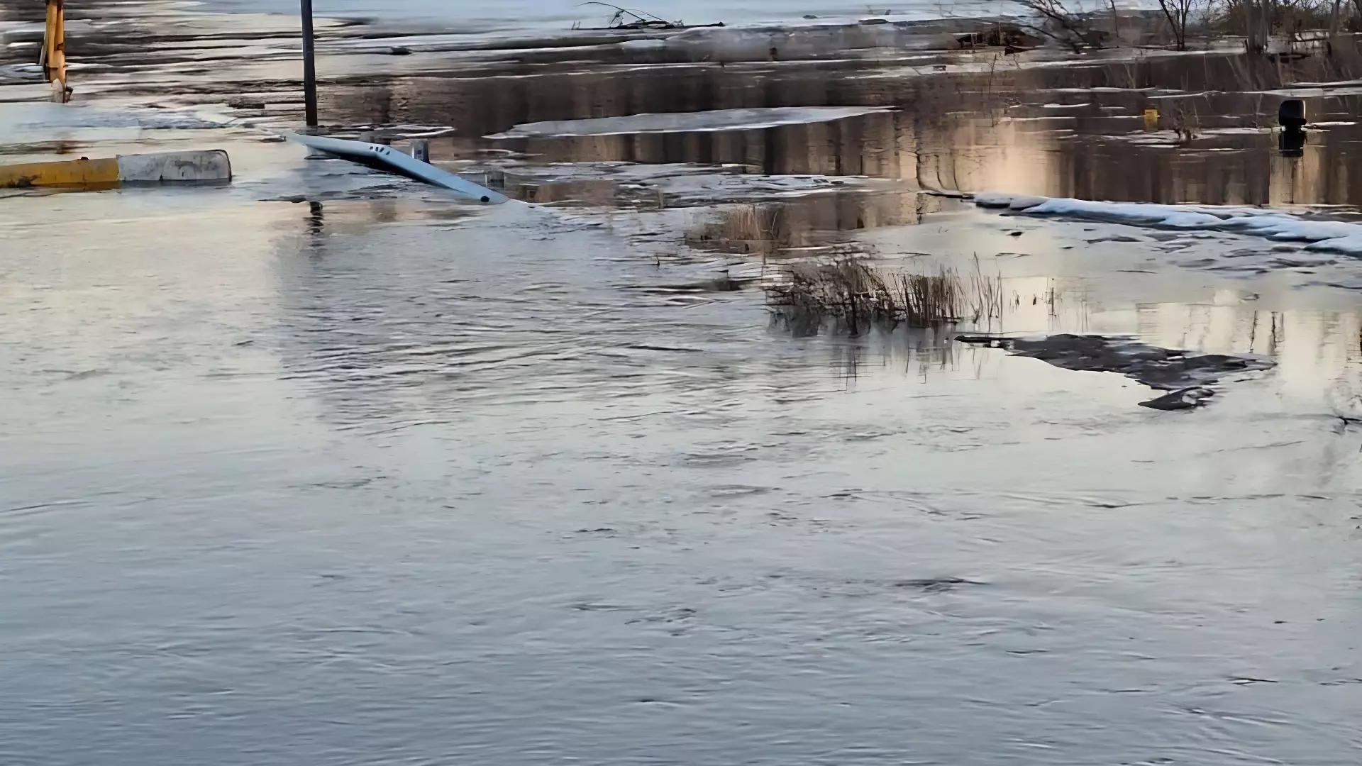 В Башкирии из-за паводка подтопило еще один мост