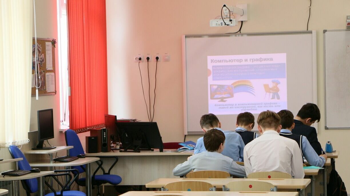 Около 1000 школьников из Башкирии бесплатно учатся программированию  в «Синергии»