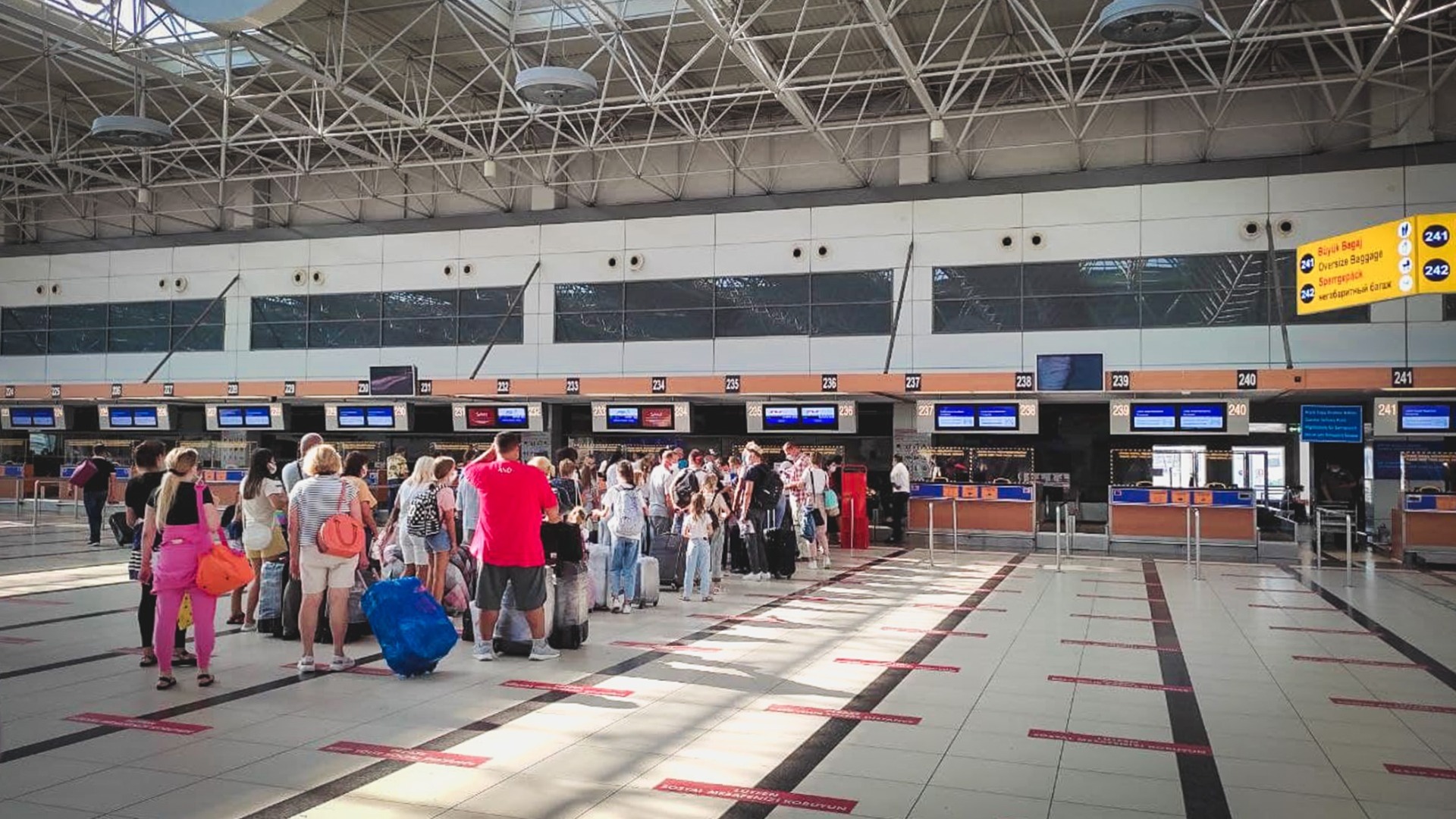 Пассажиры не могли больше суток вылететь из Уфы в Анталью