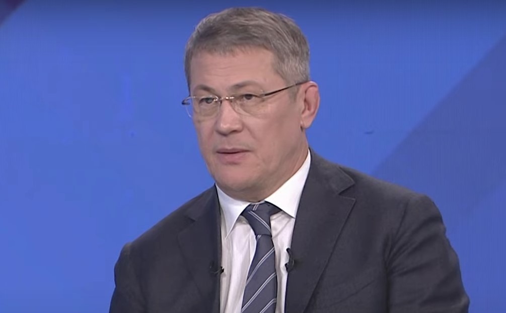 С 2017 по 2018 год Хабиров был руководителем администрации Крсногорска