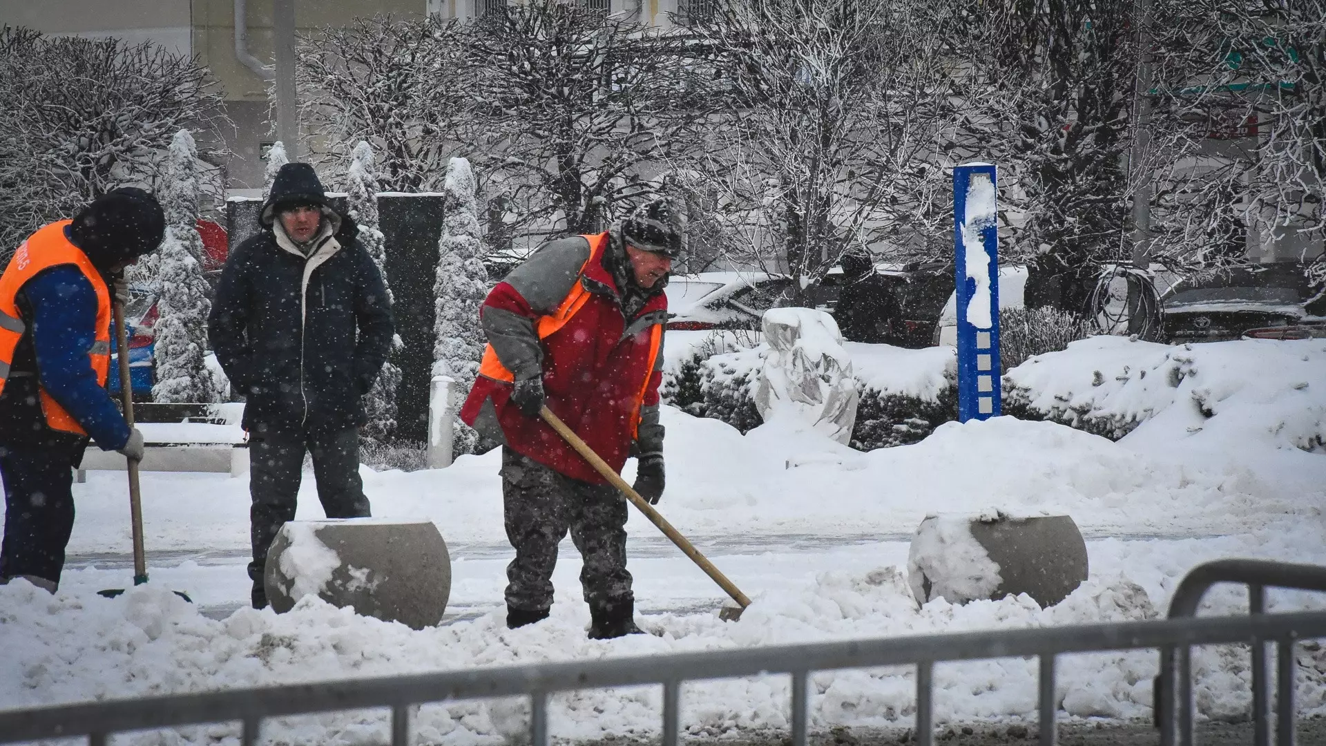 В Орджоникидзевском районе Уфы проходят мероприятия по уборке снега