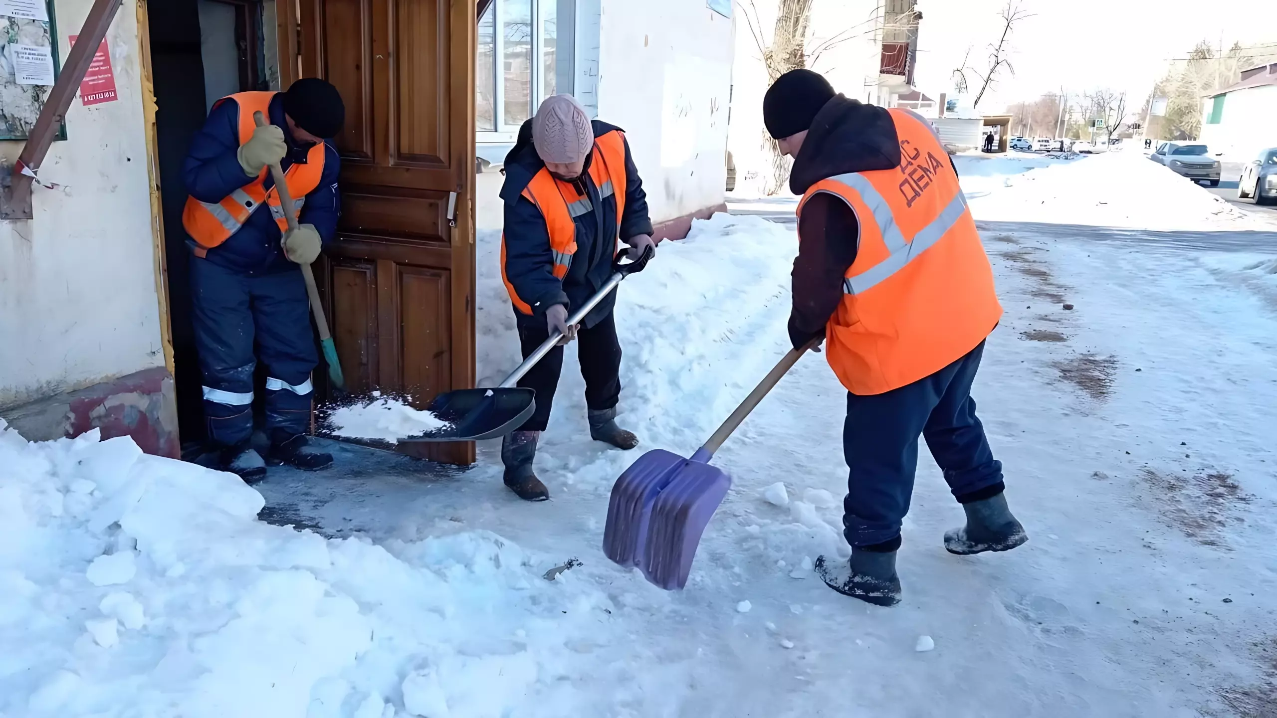 Глава Демского района Уфы попросил жителей помочь убрать снег