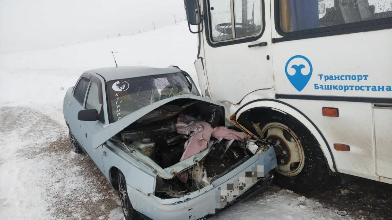 В Башкирии в ДТП с пассажирским автобусом пострадали двое человек