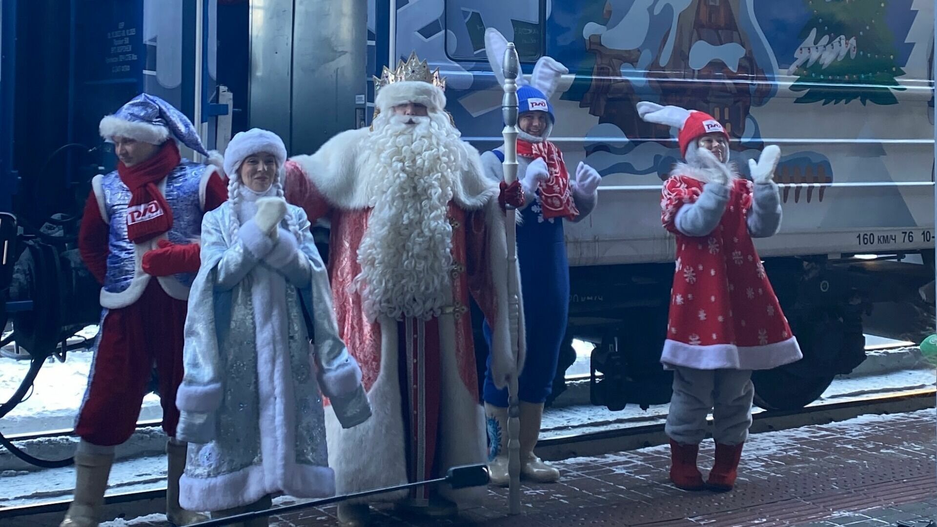 Холод, огромные очереди и дорогущие сувениры: как Уфа встретила поезд Деда Мороза