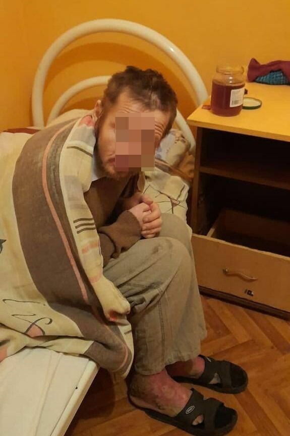 Вячеслава отмыли от экскрементов, остригли, накормили и отогрели