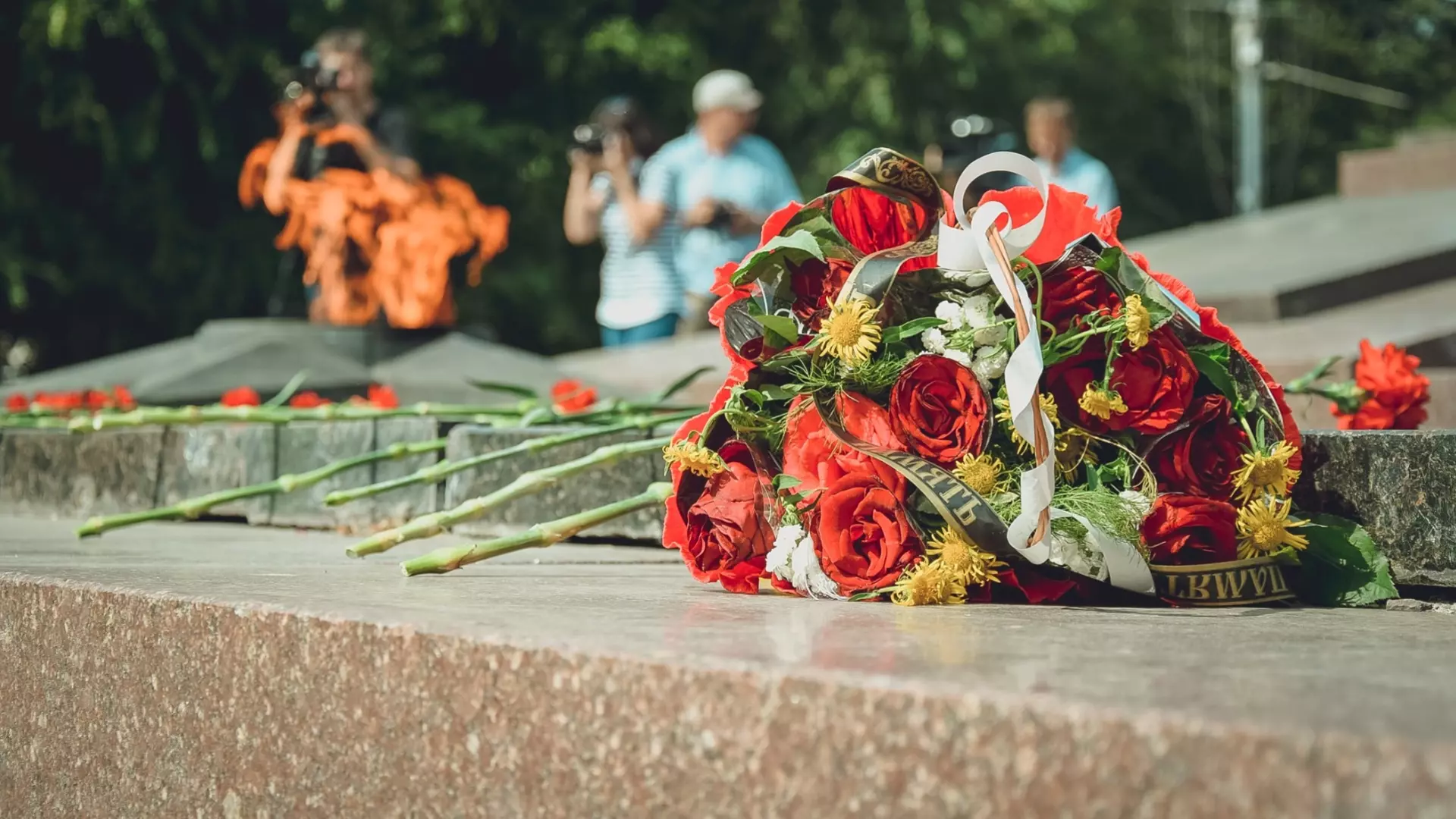 В Башкирии вандалы повредили памятники на аллее Героев