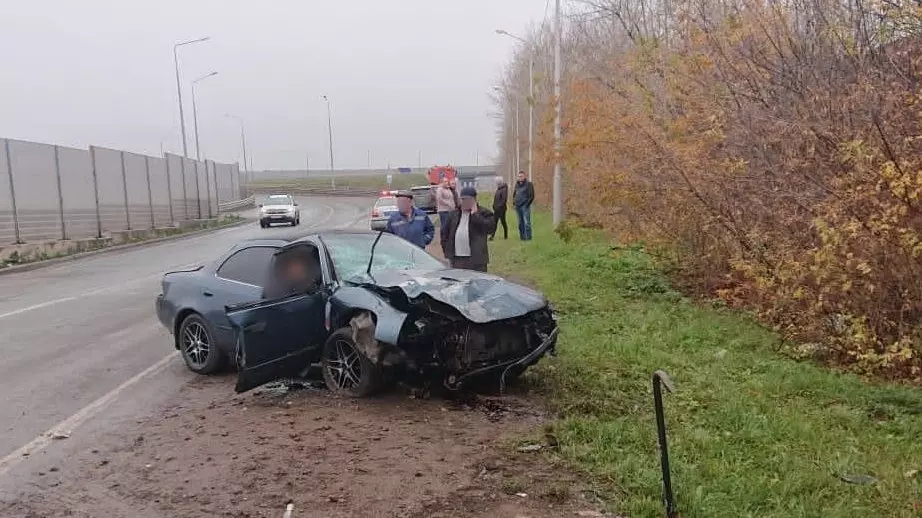 В Уфе 24-летний водитель врезался в электроопору и погиб